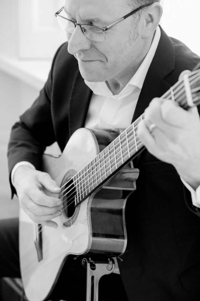 Photo of Steve Bean, classical guitarist